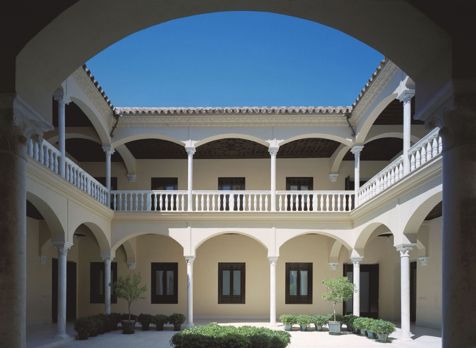 The arcaded courtyard of the Palacio de Buenavista